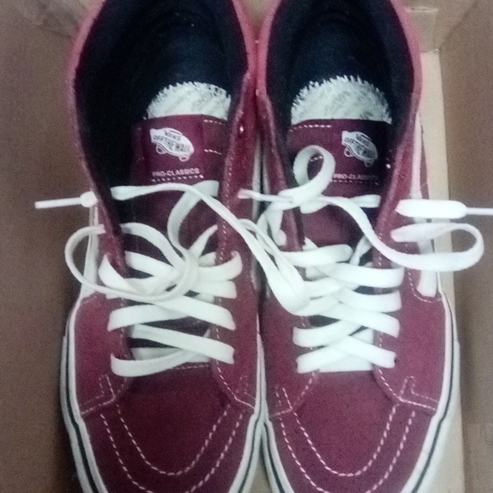 Van high top size 8 burgundy